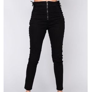 Size 3 The AKIRA Label Margot Lace Up Skinny Jeans